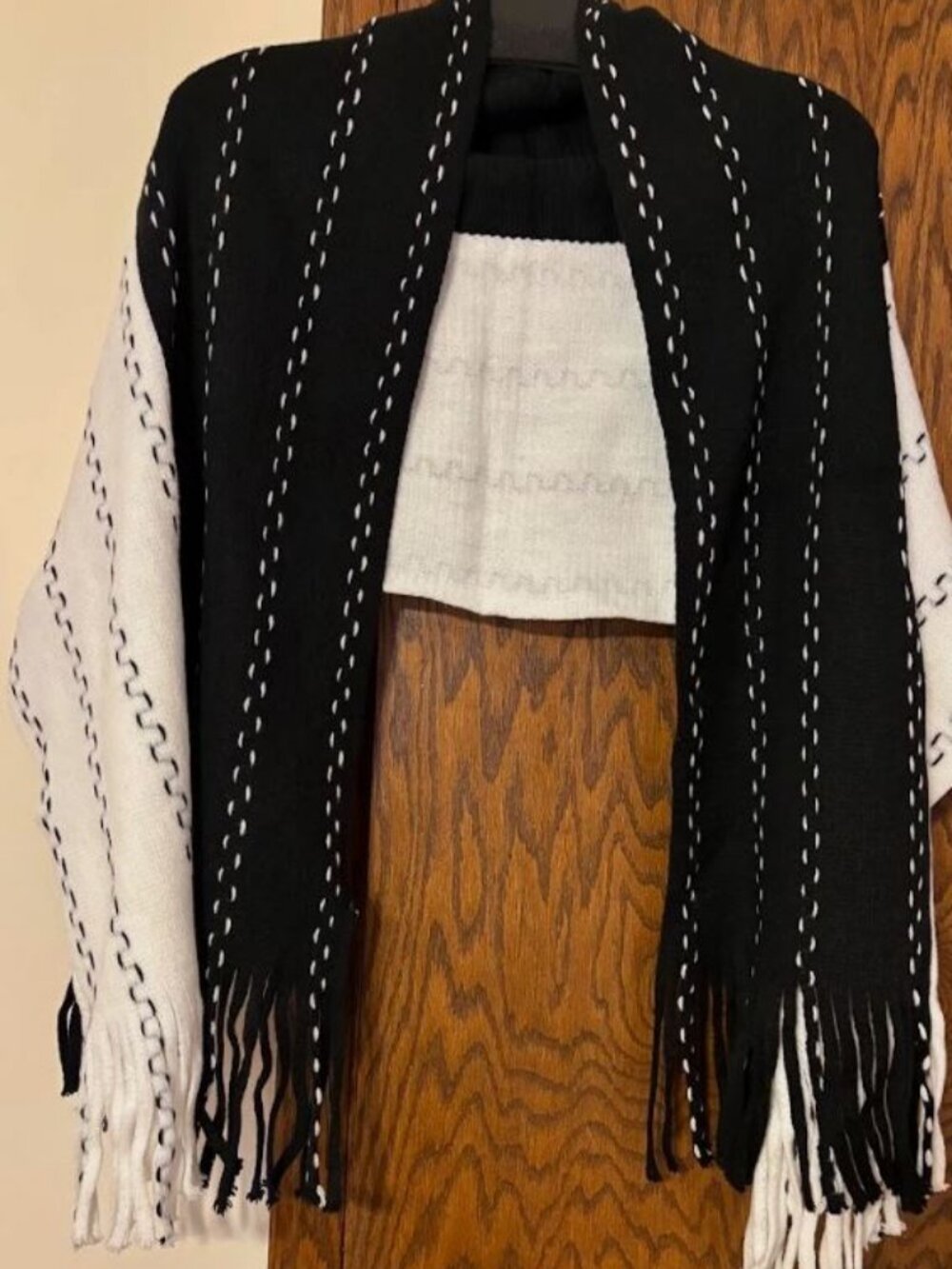NWT Marcus Adler Black/White Fringe Ultra Soft Scarf (70" x 22")